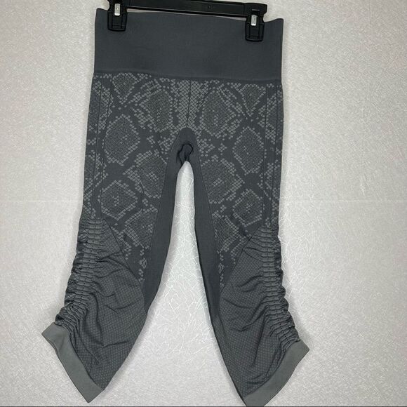 𝅺lululemon In The Flow Crop II Heathered Dark Slate 4 - Picture 2 of 5